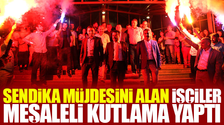 Samsun'da sendika müjdesi alan Atakum Belediyesi işçileri meşaleli kutlama yaptı