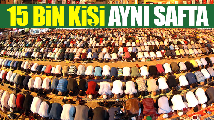 Samsun Cumhuriyet Meydanında 15 bin kişi Kadir Gecesi aynı anda ibadet yaptı