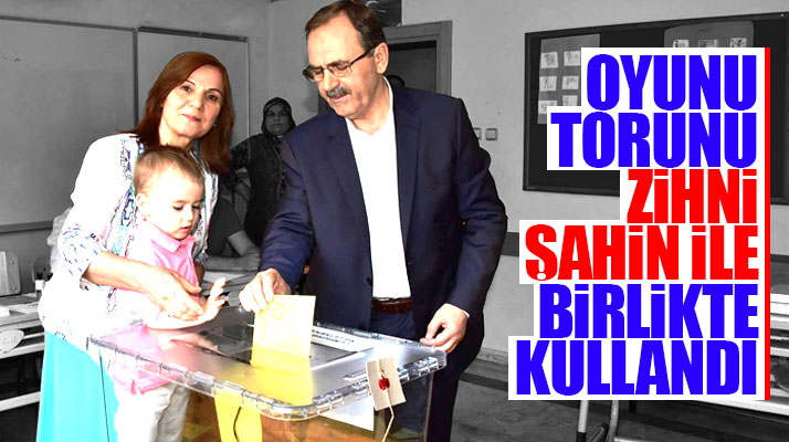 Zihni Şahin oyunu Samsun'da torunu Zihni Şahin ile birlikte kullandı