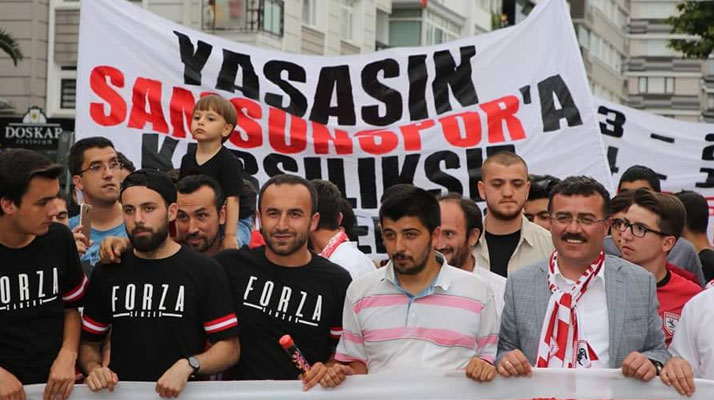 Samsunsporlu taraftarlar 'Mücadele' parolası ile yürüyüş yaptı