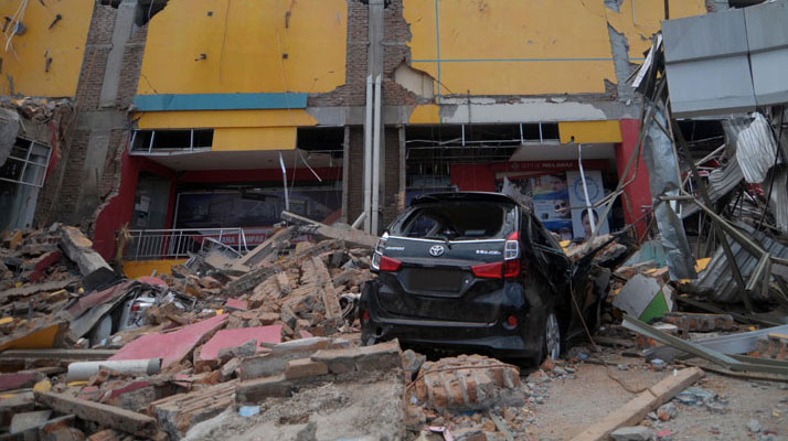 Beklenen deprem gerçekleşti.''7.7''