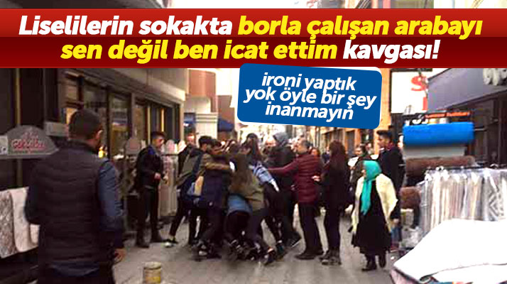 Samsun'da lise öğrencileri sokak ortasında birbiri ile kavga etti