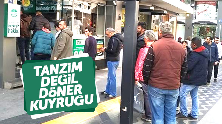Samsun'un Çiftlik caddesinde ucuz döner için vatandaşlar kuyruğa girdi