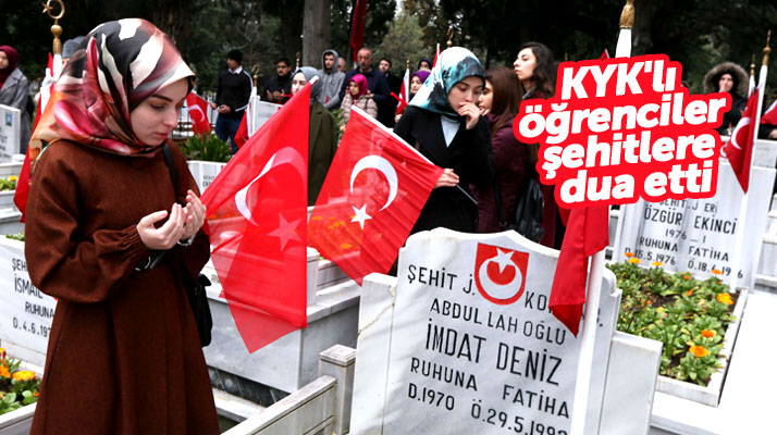 Samsun'da KYK'lı öğrenciler şehitlikte şehitler için dua etti