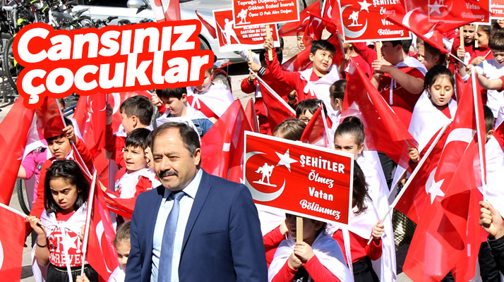 Samsun Çarşamba'da ilkokul öğrencileri Çanakkale şehitleri için yürüdü