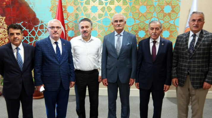 Belediye Başkanları Birliği Samsun Milletvekili Yusuf Ziya Yılmaz'ı ziyaret etti