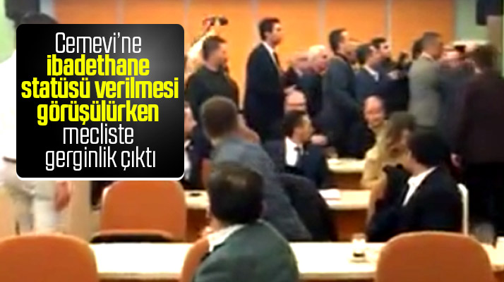 Samsun'da Cemevi'ne ibadet statüsü görüşülürken meclis toplantısında gerginlik çıktı