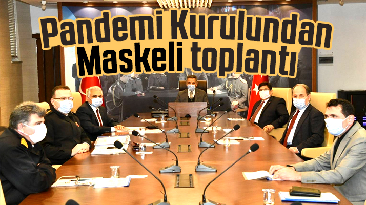 Samsun İl Pandemi Kurulu üyeleri yüz maskeleri ile toplantı yaptı