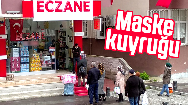 Samsun'da ücretsiz maskeler için eczane önlerinde kuyruklar oluştu