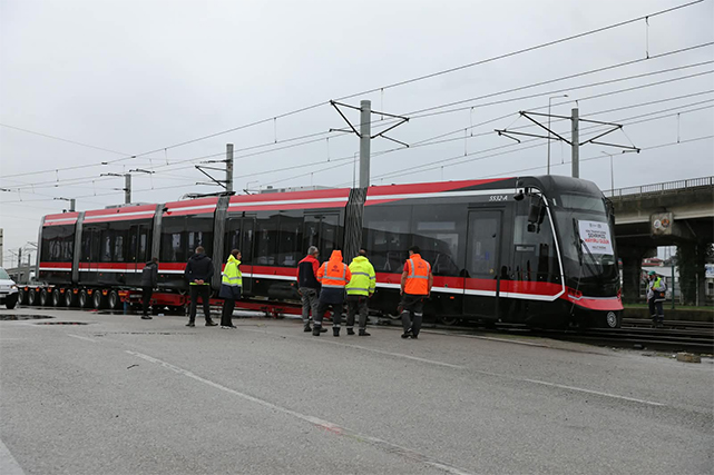 Samsun'a-bir-yeni-tramvay-daha-geldi!-9-tane-daha-gelecek!