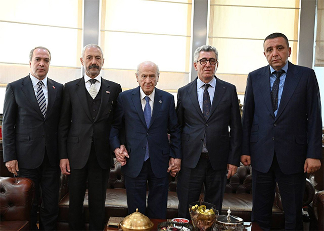 Sedat-Şahin-ve-Burhanettin-Saral'ın-barıştığı-anların-fotoğrafları