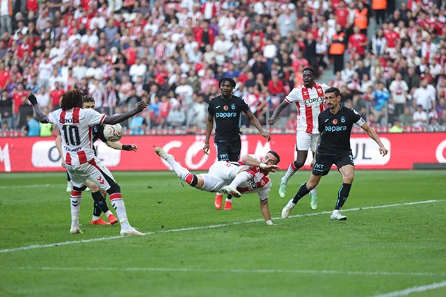 Karadeniz-derbisinde-Samsunspor-Trabzonspor'a-3-0-mağlup-oldu