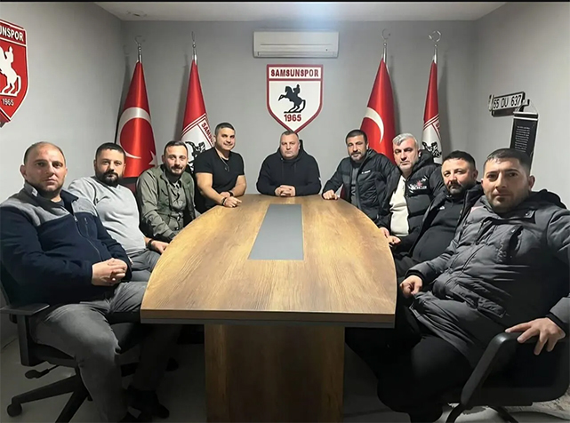 Samsunspor'da Trabzon maçı öncesi taraftar grupları dağıldı!