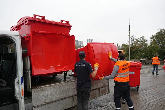 Atakum-Belediyesi-cadde-ve-sokaklara-400-adet-yeni-çöp-konteyneri-koydu