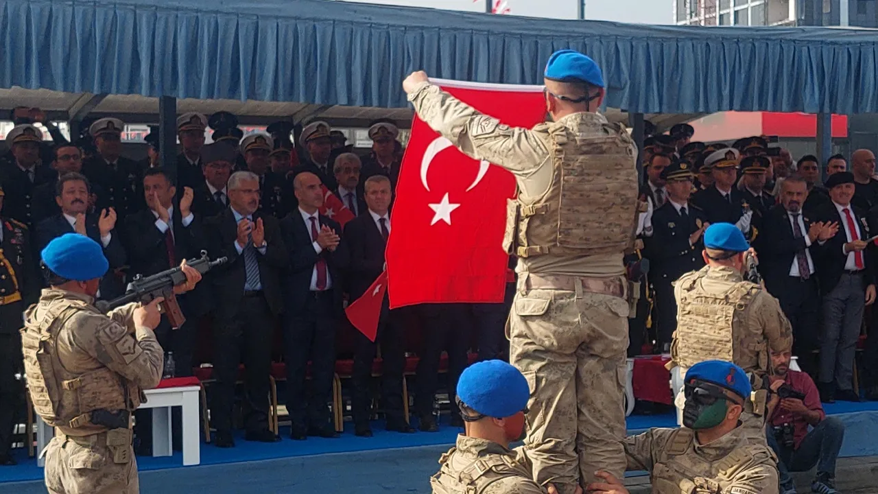 Cumhuriyet Türk milletinin servetidir! Ne mutlu Türküm diyene